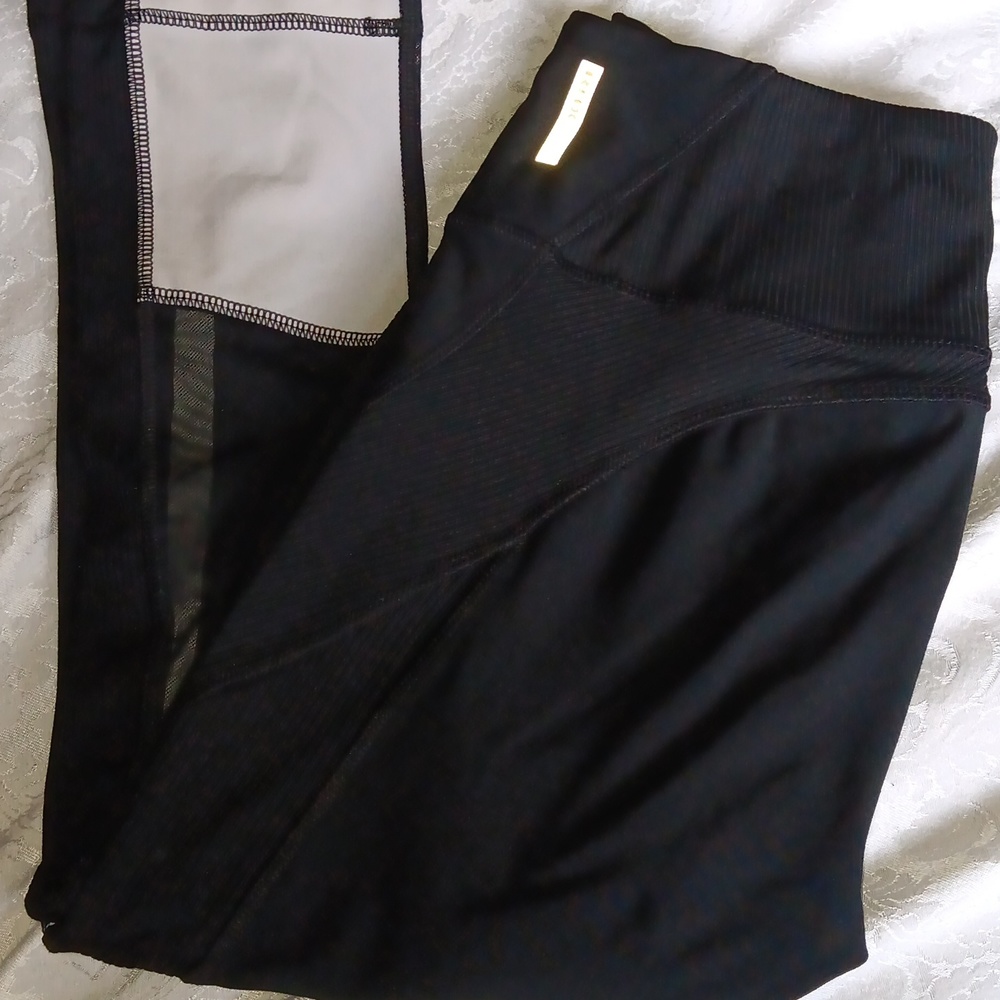 Reebok capri - Picture 2 of 4